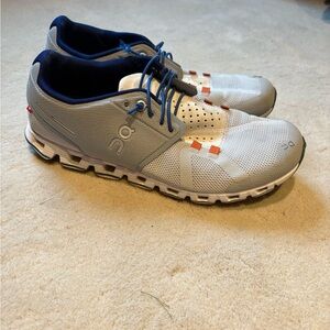 On Running White and Gray Athletic Shoes